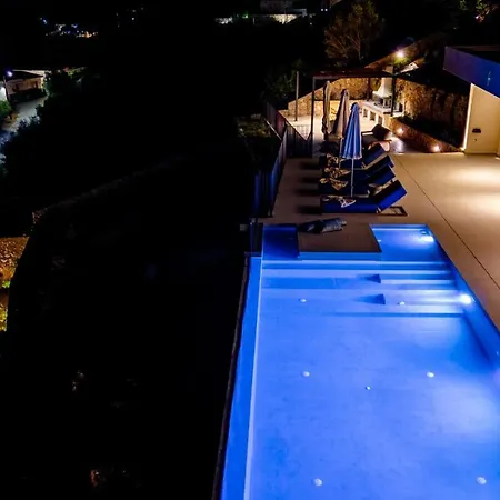 Seaview Villas In Hotel *